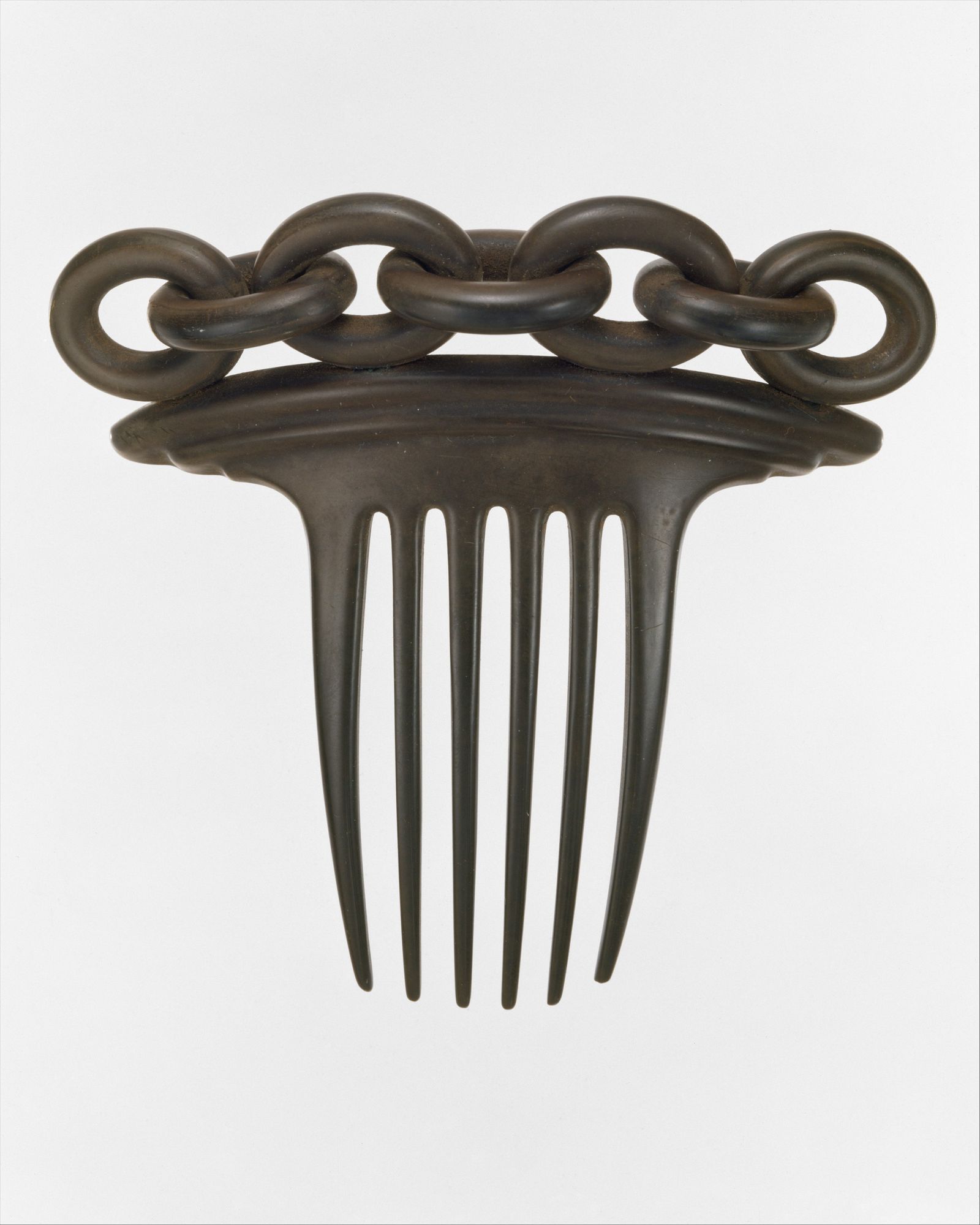 Un pettine antico decorato